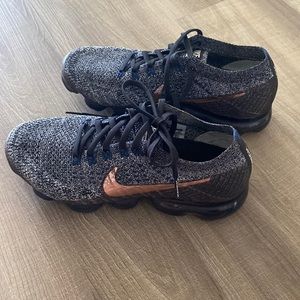 Women’s Nike Vapormaxes Size 8
